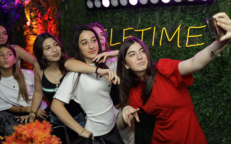DISCO NIGHT დახურული წვეულება 15,20,25 ან 30 სტუმარზე